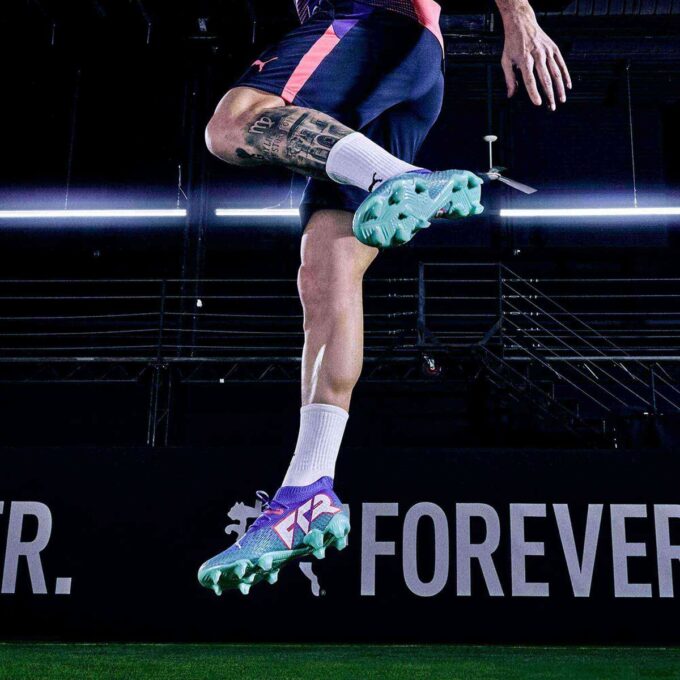 FUTURE 7 ULTIMATE Fotballsko for fast underlag/kunstgrunn for menn