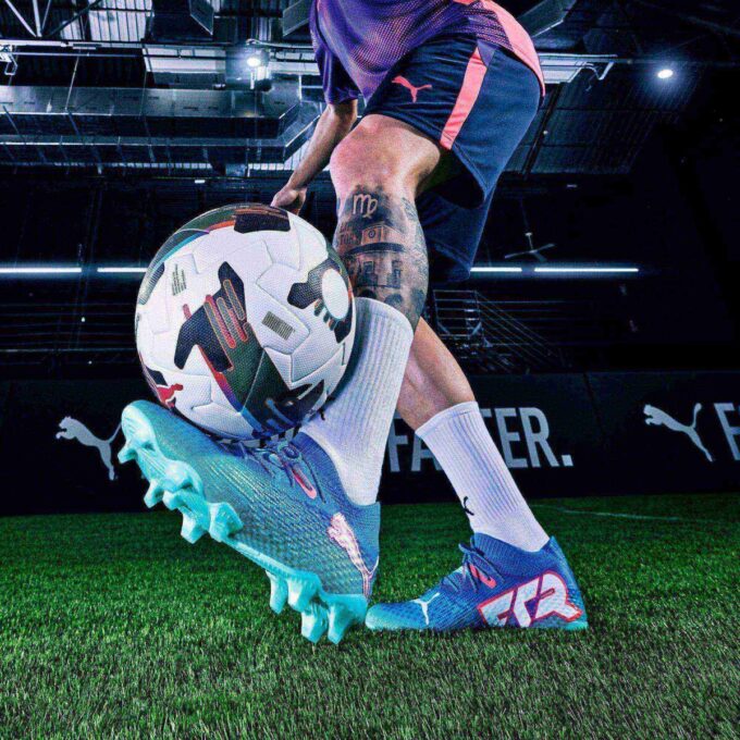 FUTURE 7 ULTIMATE Fotballsko for fast underlag/kunstgrunn for menn
