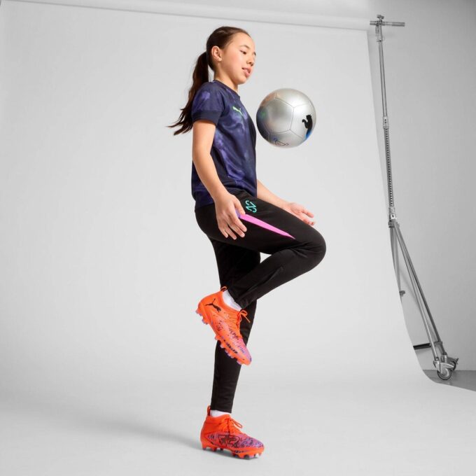 FUTURE 8 MATCH CREATIVITY Fotballsko for store barn, fast underlag/kunstgrunn