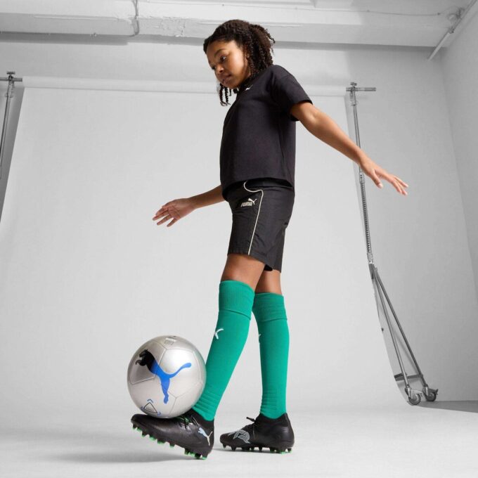 FUTURE 8 PRO fotballsko for fast underlag/kunstgrunn til store barn