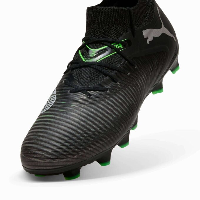 FUTURE 8 PRO fotballsko for fast underlag/kunstgrunn til store barn