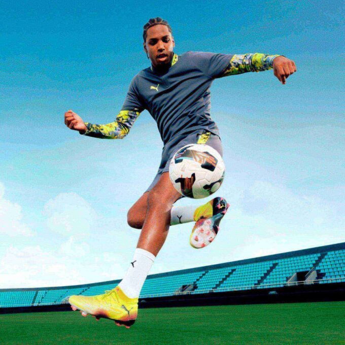 FUTURE 8 ULTIMATE Herre Fotballsko for fast underlag
