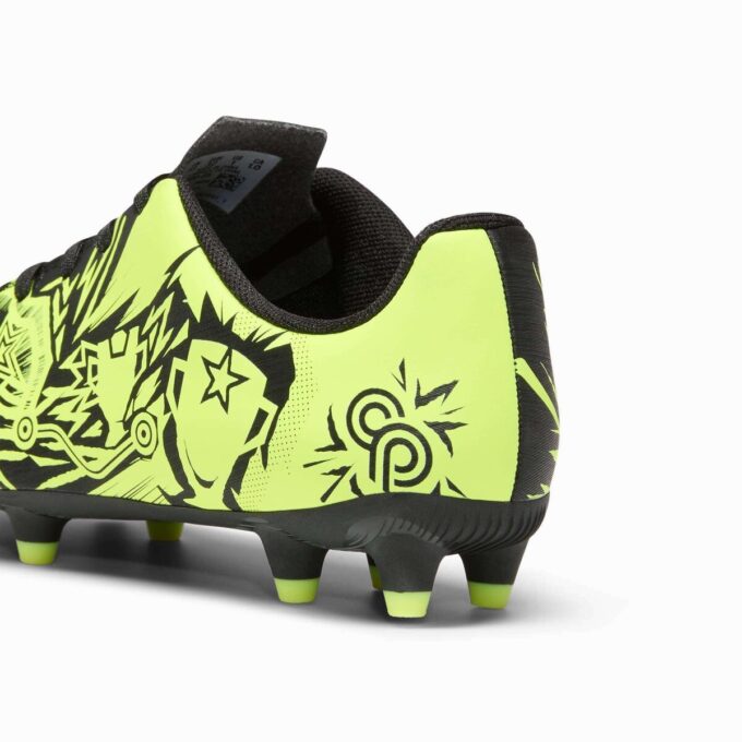 PUMA x CHRISTIAN PULISIC TACTO II fotballsko til barn for fast/kunstig underlag