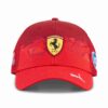 Scuderia Ferrari HP 20 år med rød truckerhatt