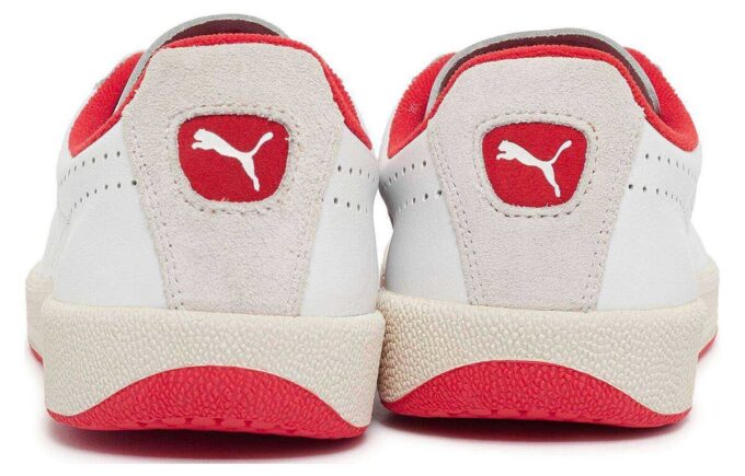 Stjernejordbær og kremfargede sneakers &laquo;Hvite røde&raquo;