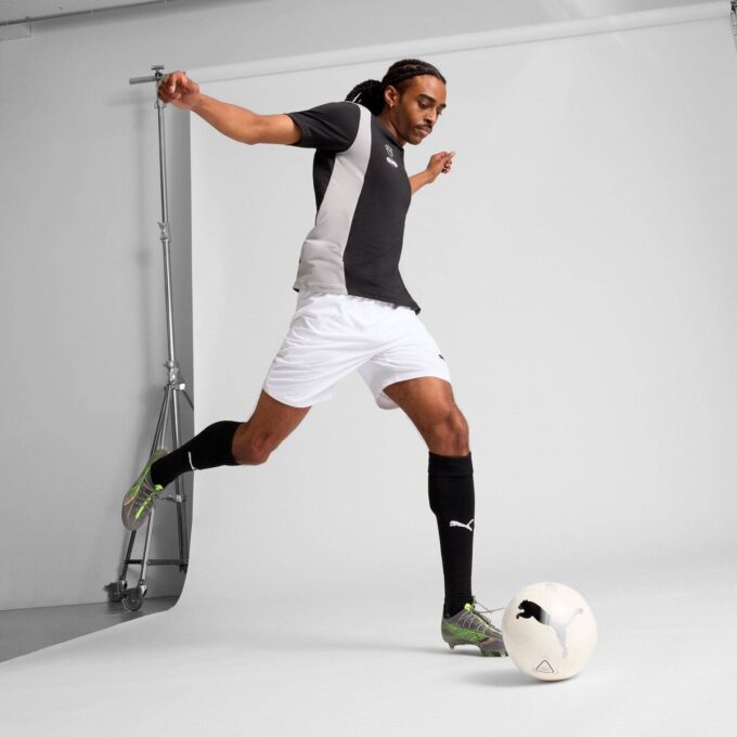ULTRA 5 PRO Fotballsko for fast underlag/kunstgrunn herre