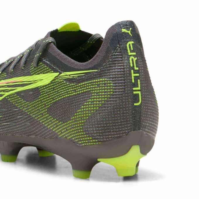 ULTRA 5 PRO Fotballsko for fast underlag/kunstgrunn herre