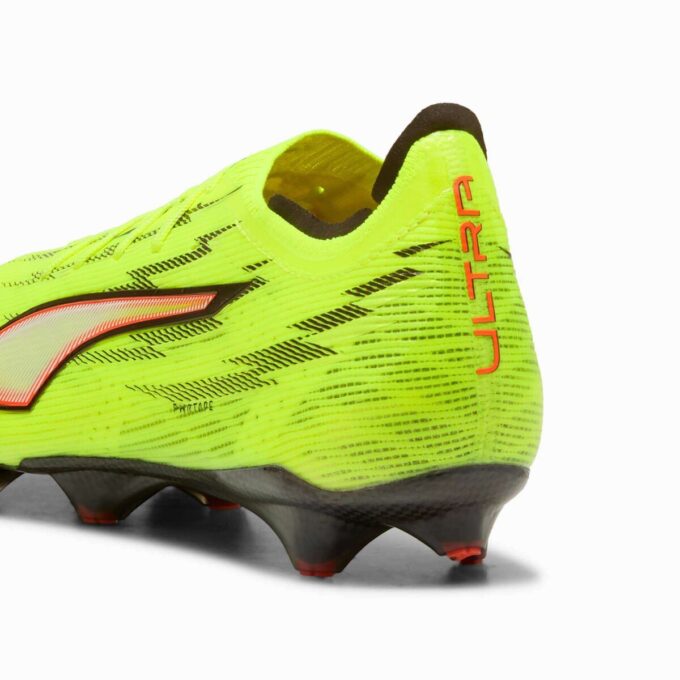 ULTRA 6 CARBON Herre Fotballsko for fast underlag