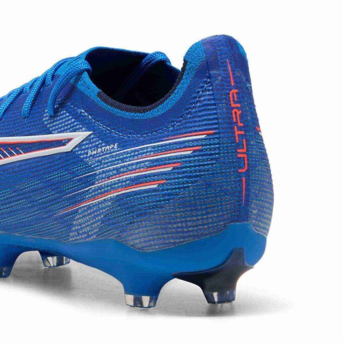 ULTRA 6 PRO fotballsko for fast/kunstig underlag