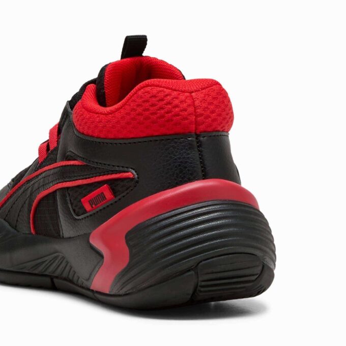 Uproar store barnebasketballsko