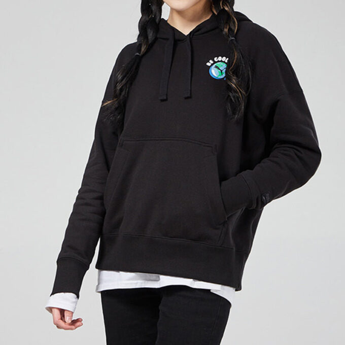 (WMNS) Downtown Graphic Hettegenser «Svart Blå Rosa»