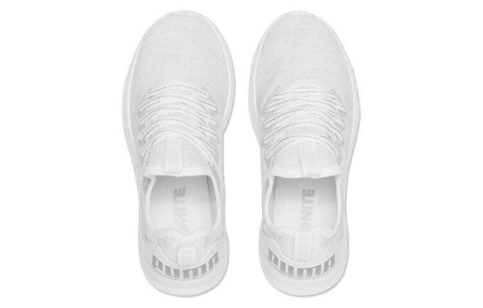 (WMNS) Flash Ignite Evoknit En Pointe Lave Sneakers Hvite