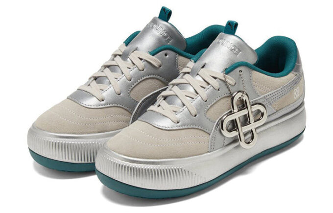 (WMNS) Pronounce x Suede Mayu 2 &laquo;Sølv Ultrafiolett&raquo;